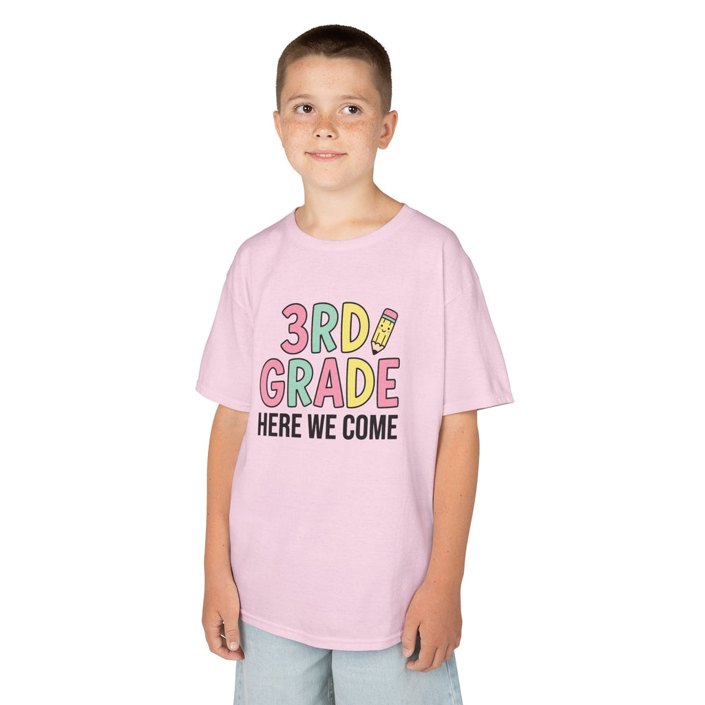 3rd Grade Here We Come Kids T‑Shirt — Back to School Cute Pencil Design